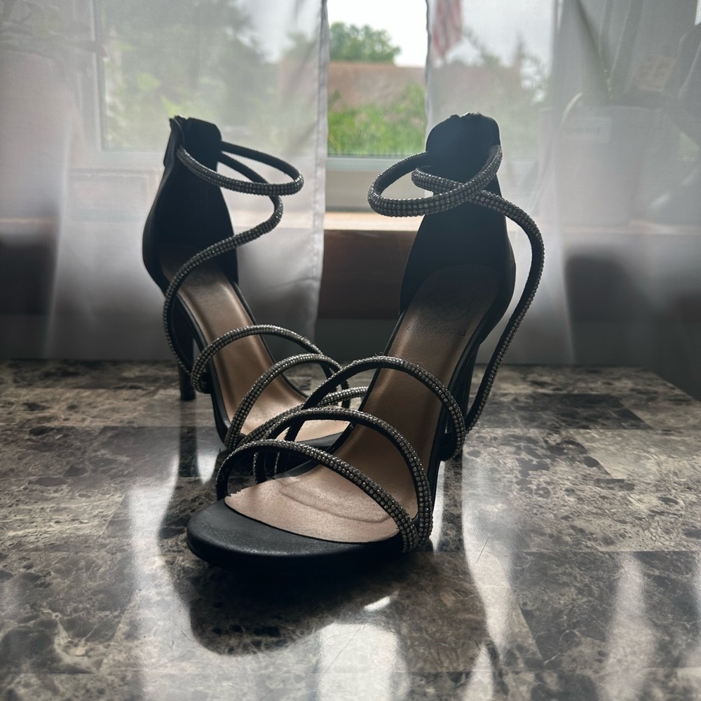 Daisy Fuentes Black and Silver Strappy Heels
